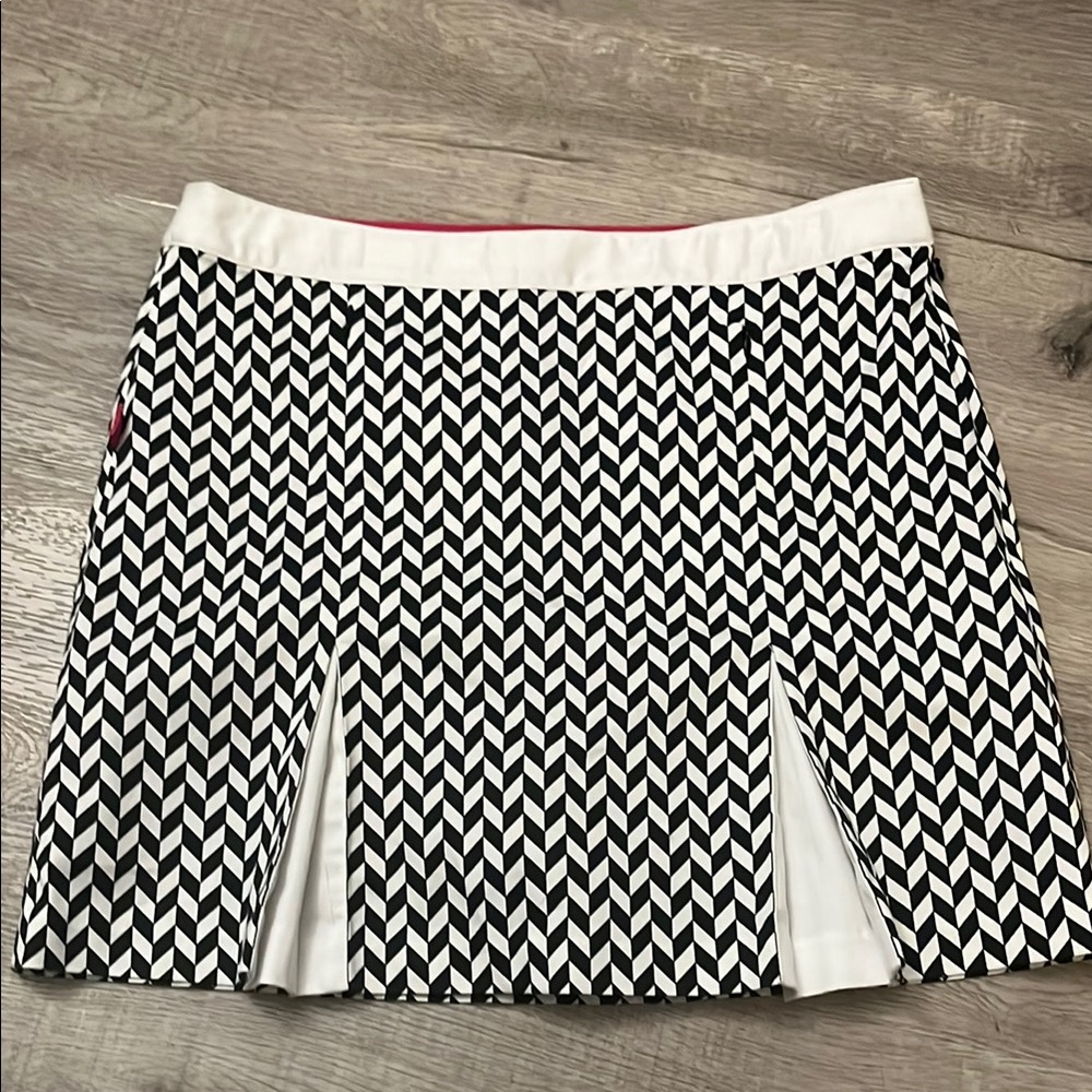 GN Stylish Black and White Patterned Skirt/Pants or Skort SZ 8